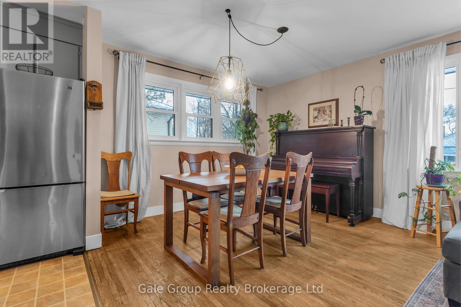 316 Bruce Street, Woodstock (Woodstock - South), ON - Indoor Photo Showing Dining Room