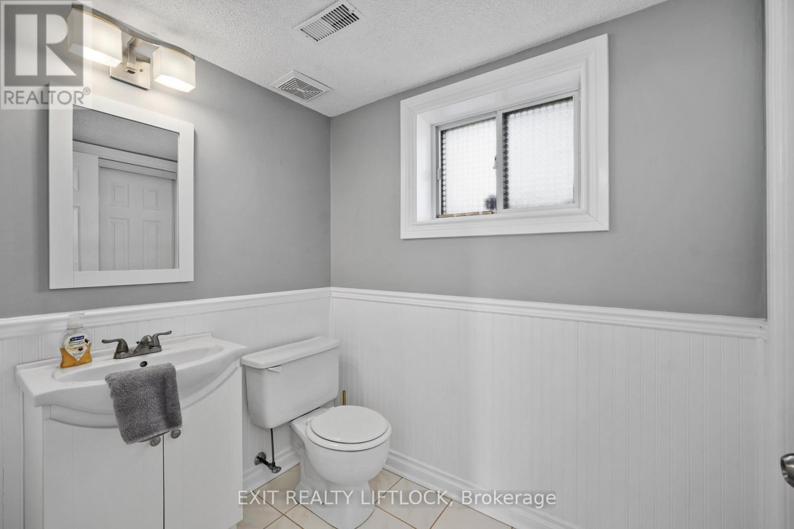 1018 Meadowview Road, Kawartha Lakes (Omemee), ON - Indoor Photo Showing Other Room