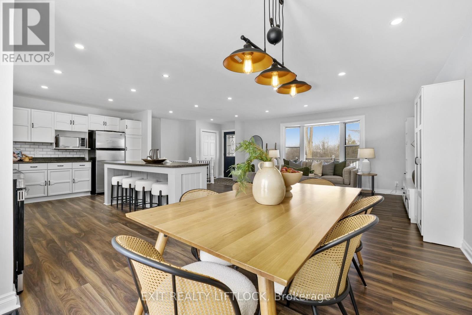 1018 Meadowview Road, Kawartha Lakes (Omemee), ON - Indoor Photo Showing Dining Room