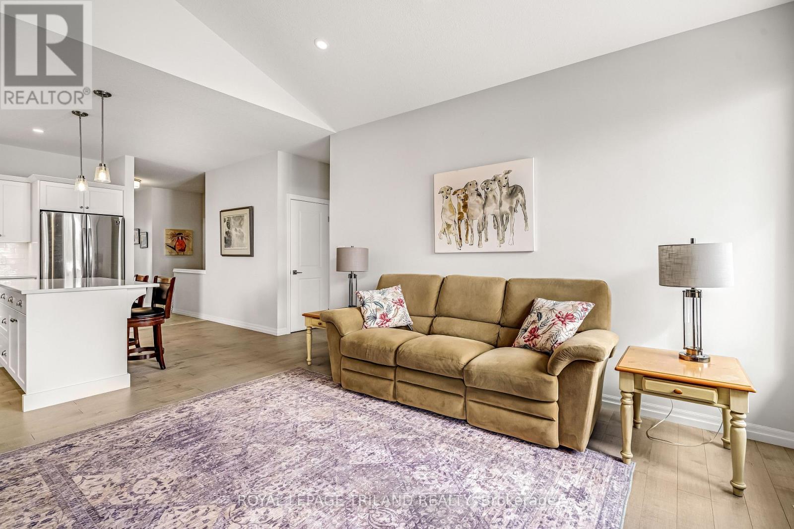 52 Charter Creek Court, St. Thomas, ON - Indoor Photo Showing Living Room