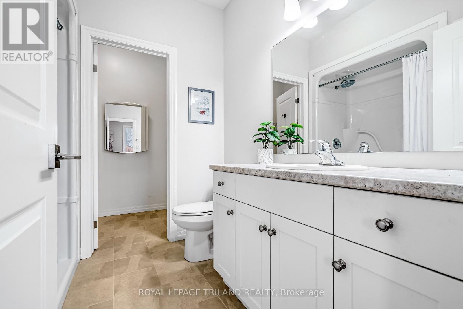 52 Charter Creek Court, St. Thomas, ON - Indoor Photo Showing Bathroom