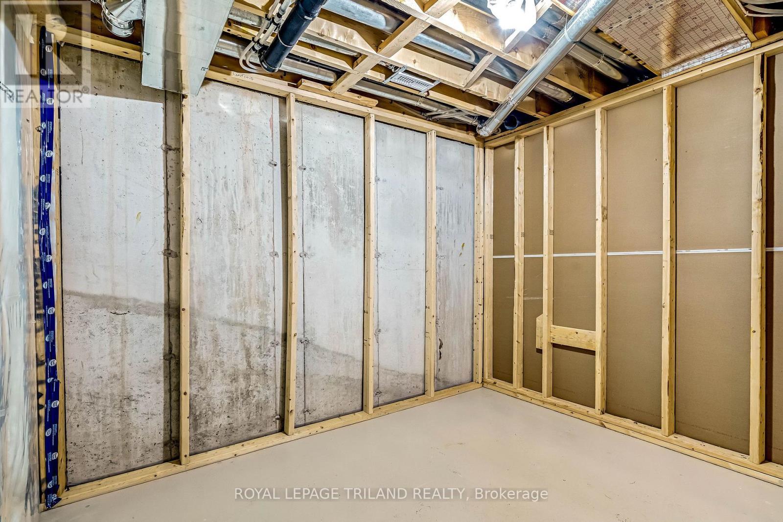 52 Charter Creek Court, St. Thomas, ON - Indoor Photo Showing Basement