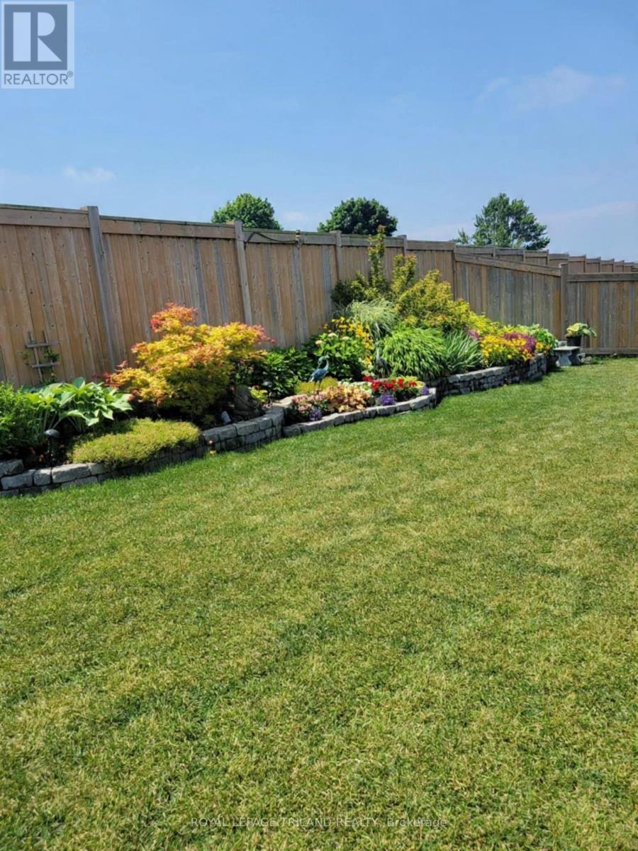 52 Charter Creek Court, St. Thomas, ON - Outdoor