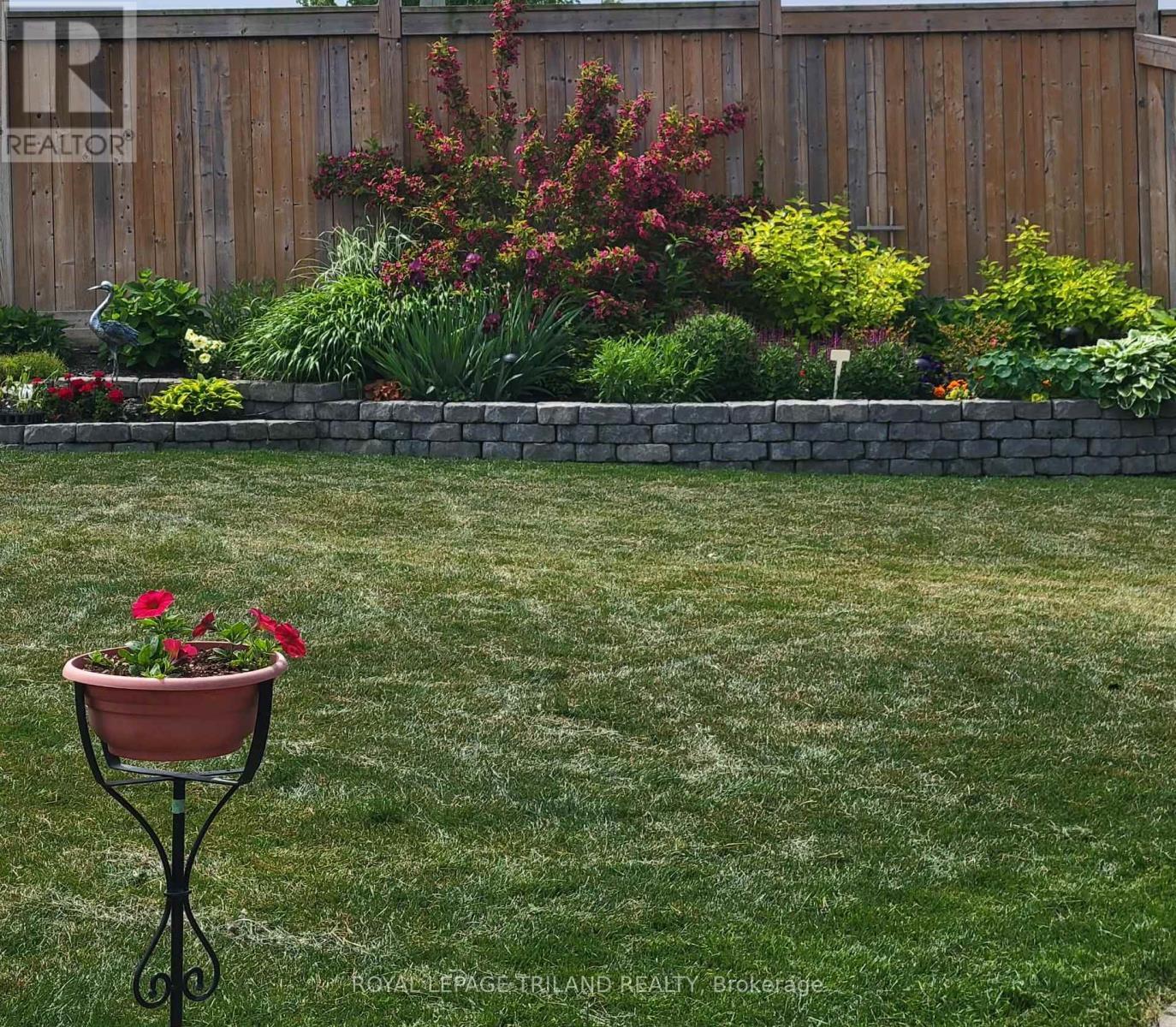 52 Charter Creek Court, St. Thomas, ON - Outdoor