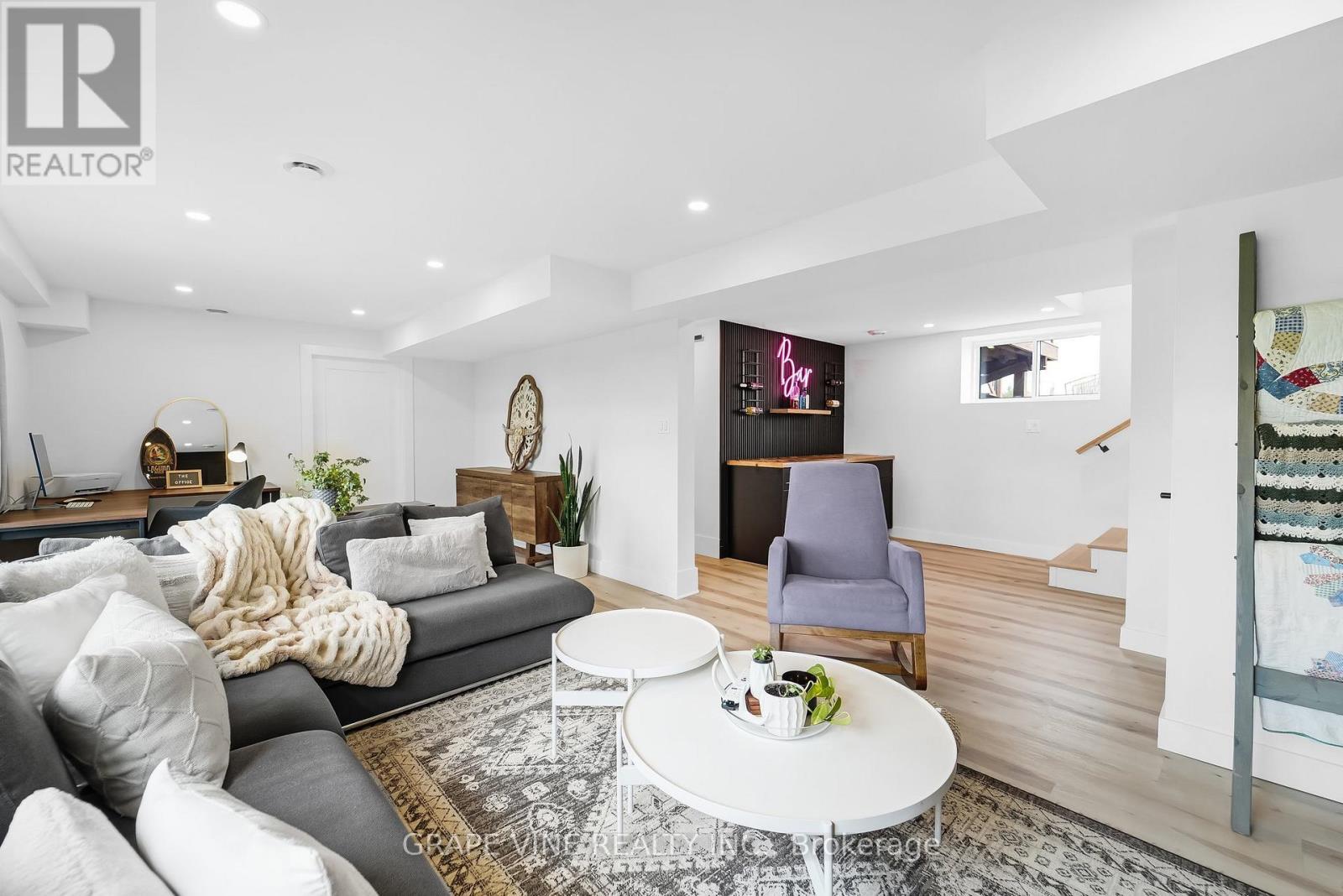 1671 County Rd 43 Road, North Grenville, ON - Indoor Photo Showing Living Room