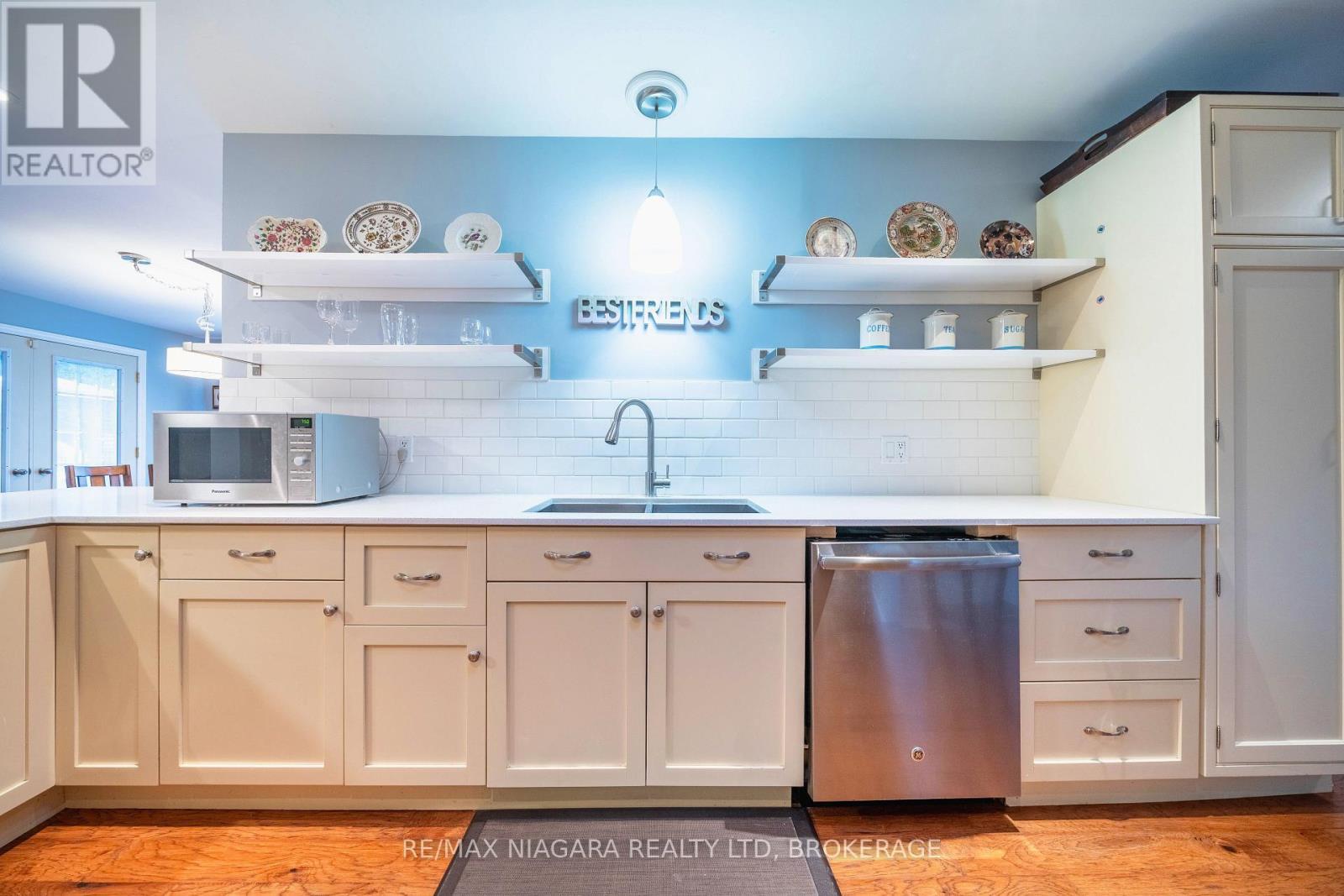 90 Mary Street, Niagara-On-The-Lake (Town), ON - Indoor Photo Showing Kitchen With Double Sink