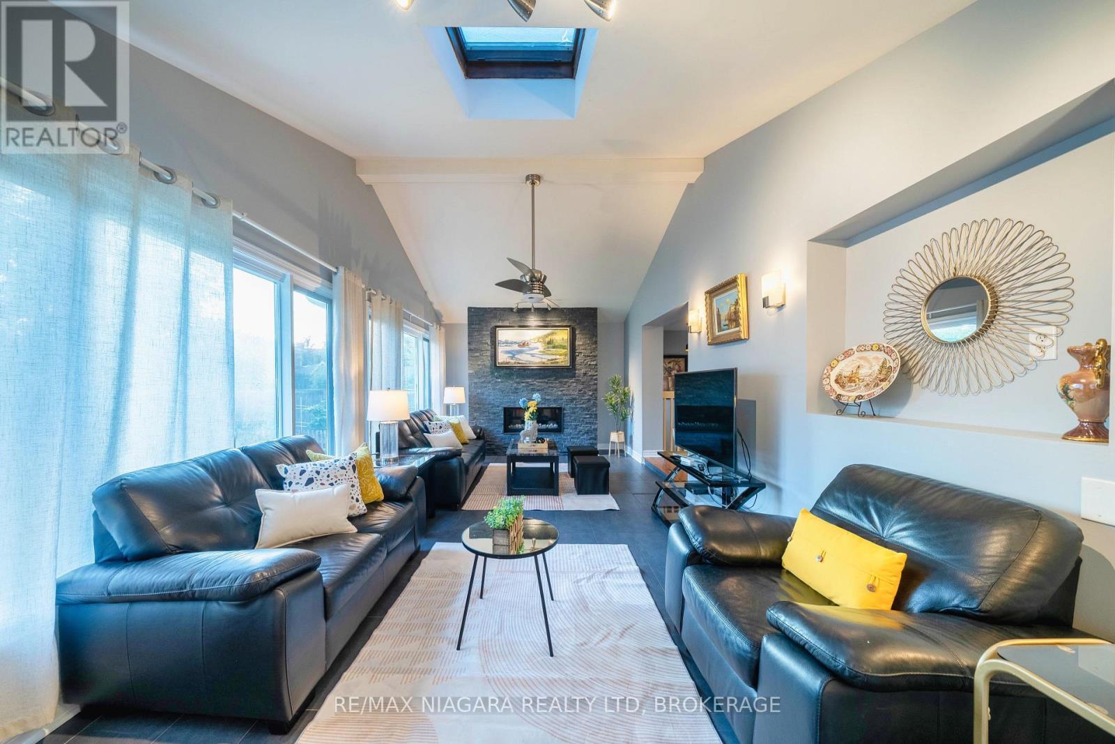 90 Mary Street, Niagara-On-The-Lake (Town), ON - Indoor Photo Showing Living Room