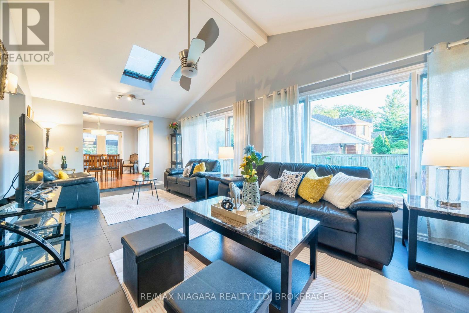 90 Mary Street, Niagara-On-The-Lake (Town), ON - Indoor Photo Showing Living Room