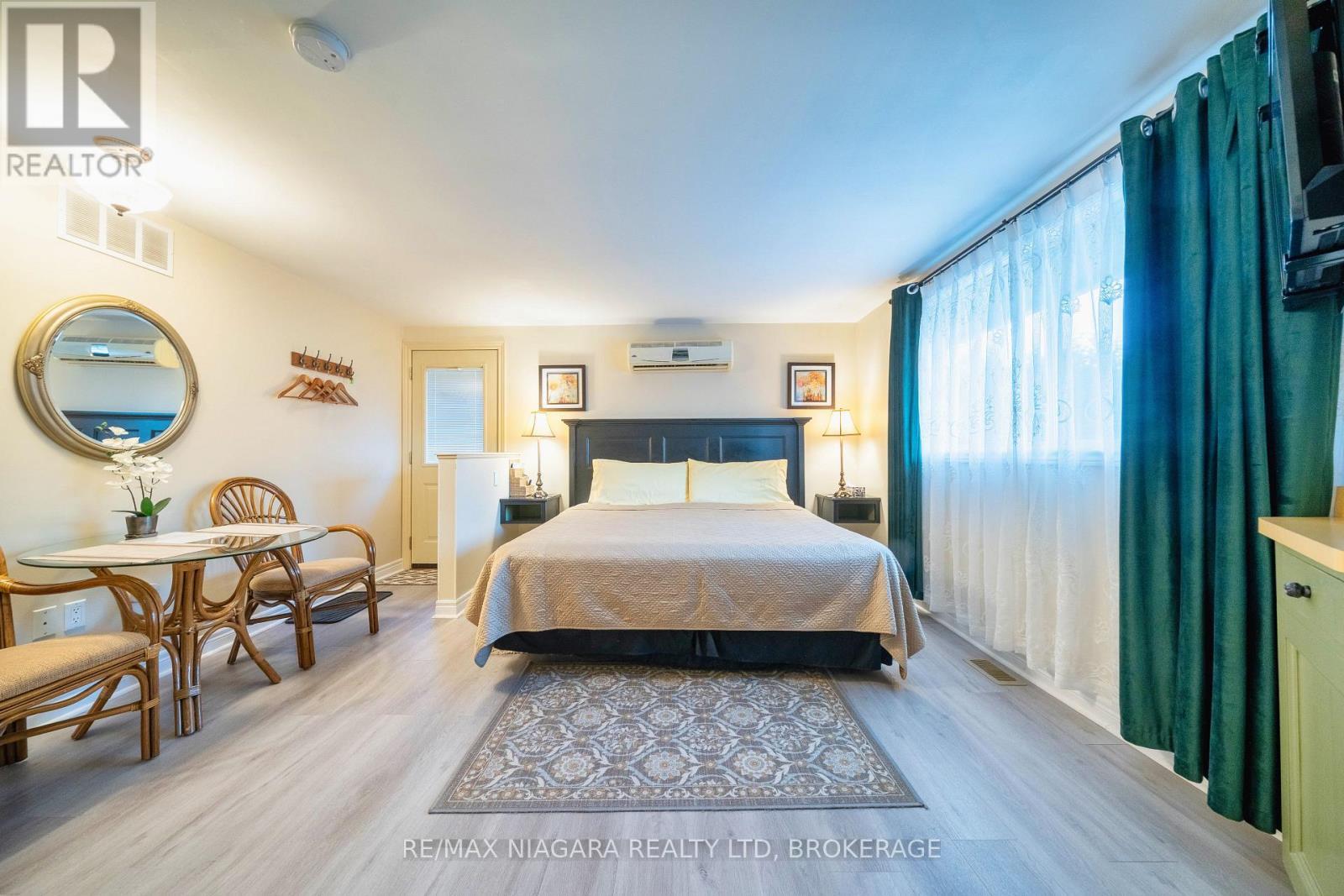 90 Mary Street, Niagara-On-The-Lake (Town), ON - Indoor Photo Showing Bedroom