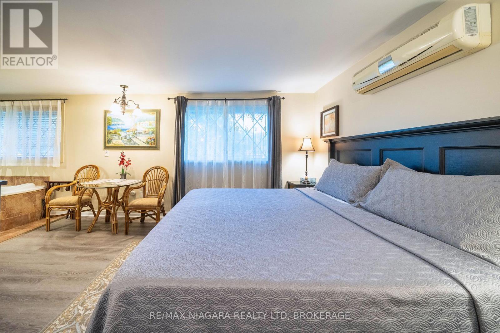 90 Mary Street, Niagara-On-The-Lake (Town), ON - Indoor Photo Showing Bedroom