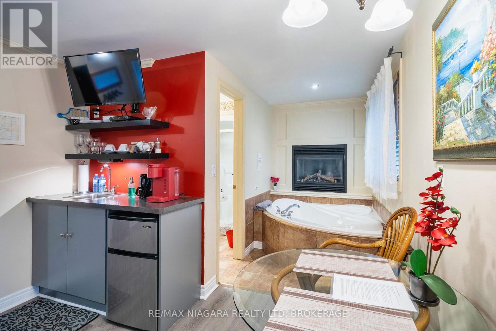 90 Mary Street, Niagara-On-The-Lake (Town), ON - Indoor With Fireplace