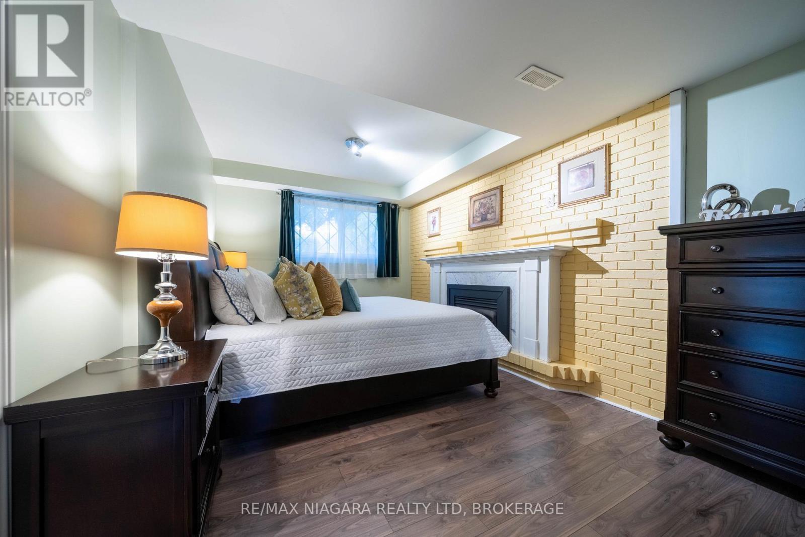 90 Mary Street, Niagara-On-The-Lake (Town), ON - Indoor Photo Showing Bedroom