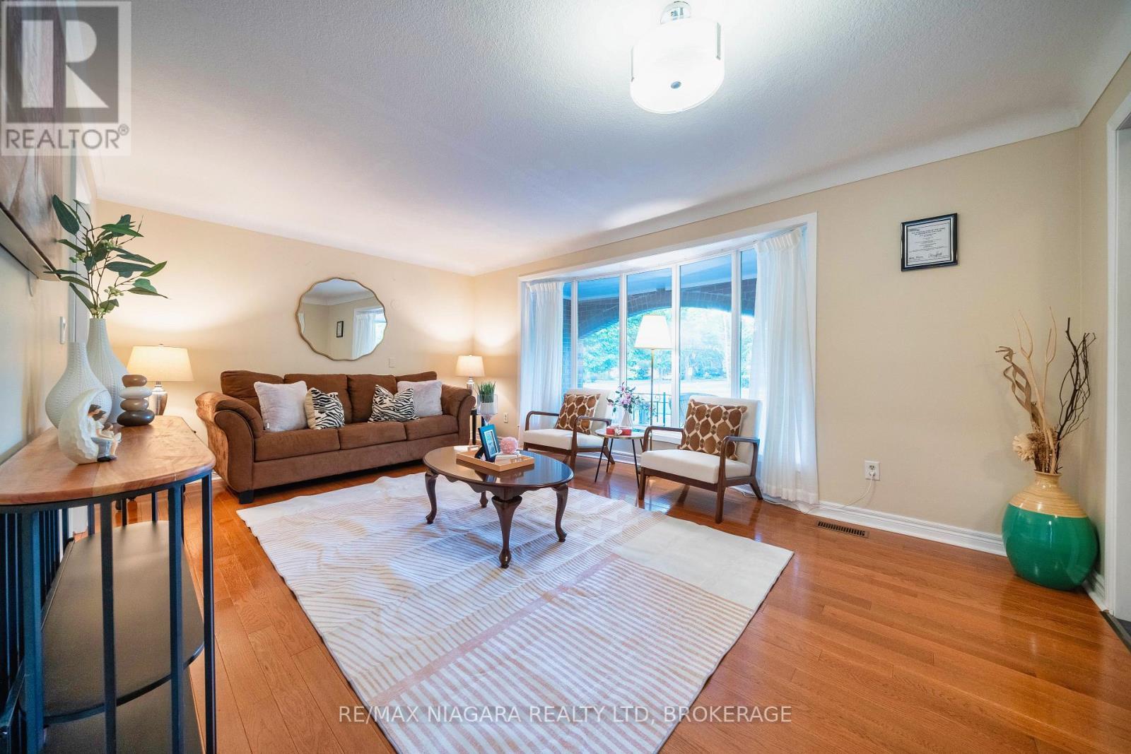 90 Mary Street, Niagara-On-The-Lake (Town), ON - Indoor Photo Showing Living Room