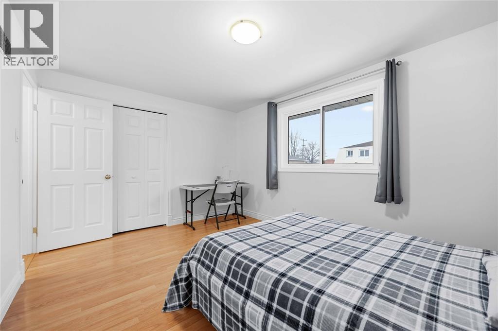 929 Assiniboine Crescent, Sarnia, ON - Indoor Photo Showing Bedroom