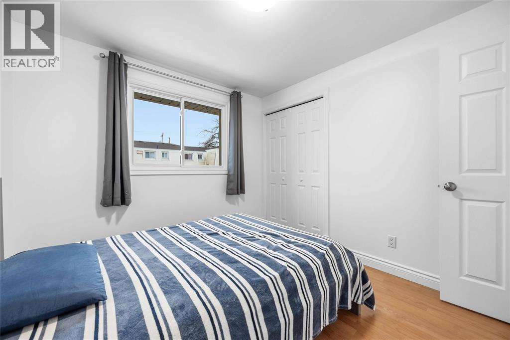 929 Assiniboine Crescent, Sarnia, ON - Indoor Photo Showing Bedroom