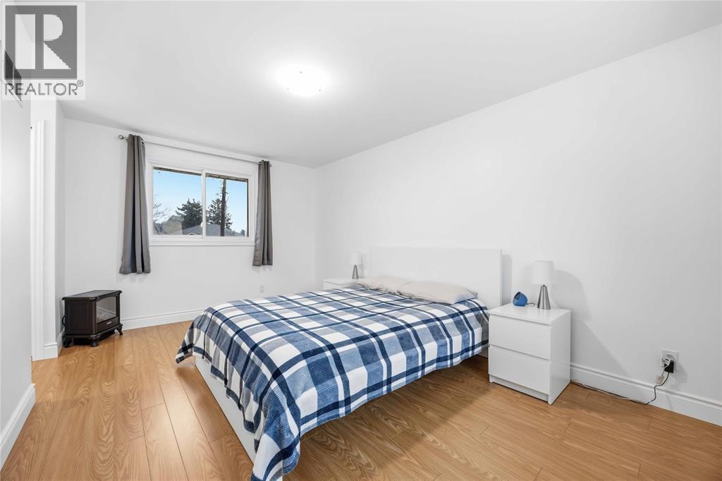 929 Assiniboine Crescent, Sarnia, ON - Indoor Photo Showing Bedroom