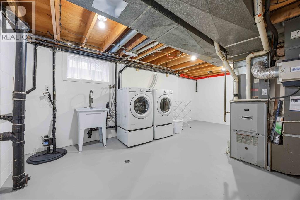 929 Assiniboine Crescent, Sarnia, ON - Indoor Photo Showing Laundry Room