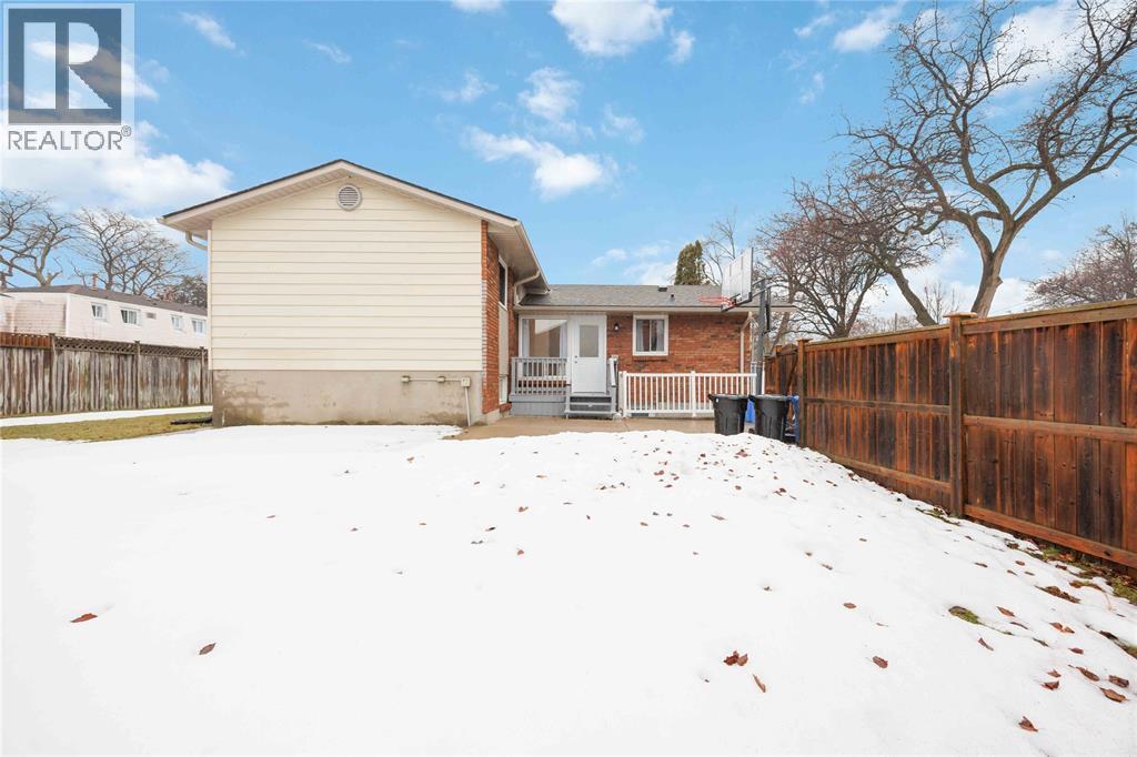 929 Assiniboine Crescent, Sarnia, ON - Outdoor