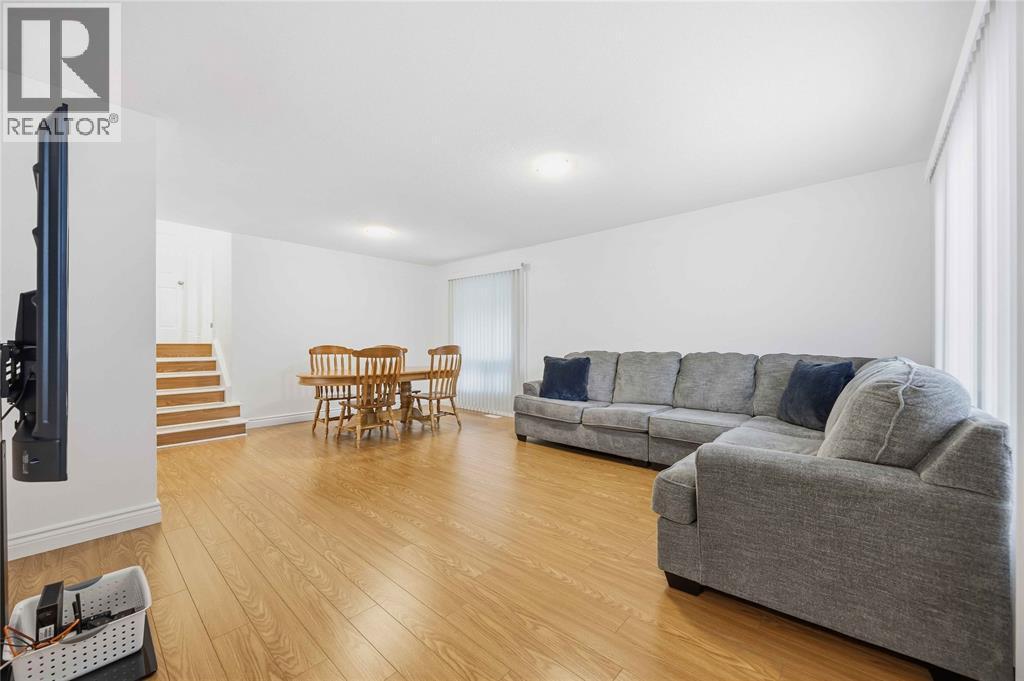 929 Assiniboine Crescent, Sarnia, ON - Indoor Photo Showing Living Room