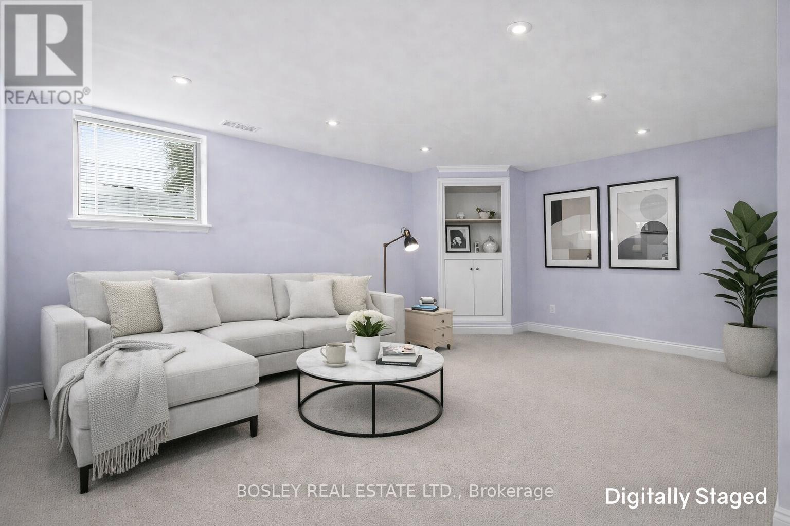69 Manor Road E, Toronto, ON - Indoor Photo Showing Living Room
