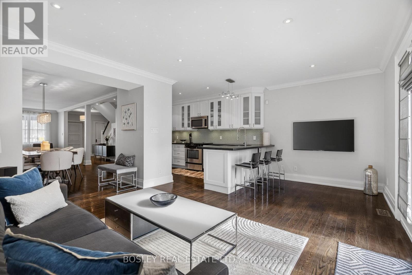 69 Manor Road E, Toronto, ON - Indoor Photo Showing Living Room