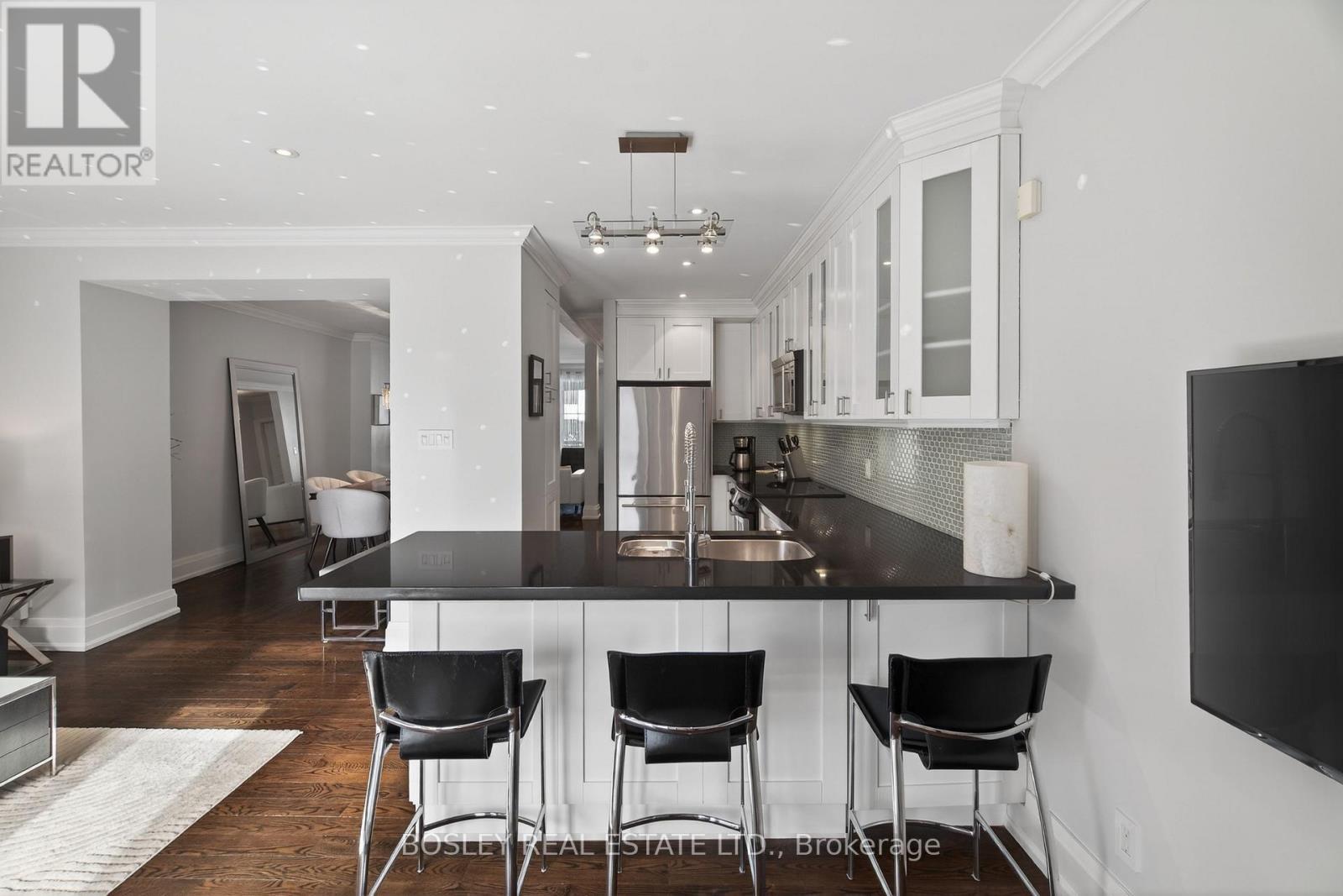 69 Manor Road E, Toronto, ON - Indoor Photo Showing Kitchen With Upgraded Kitchen