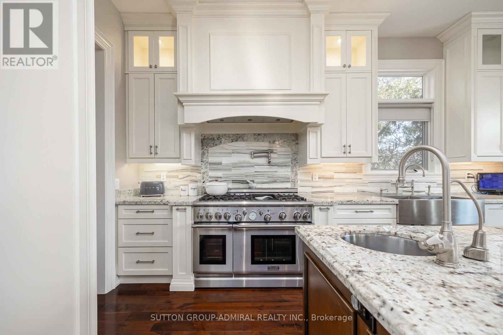 669 Bedford Park Avenue, Toronto, ON - Indoor Photo Showing Kitchen With Upgraded Kitchen