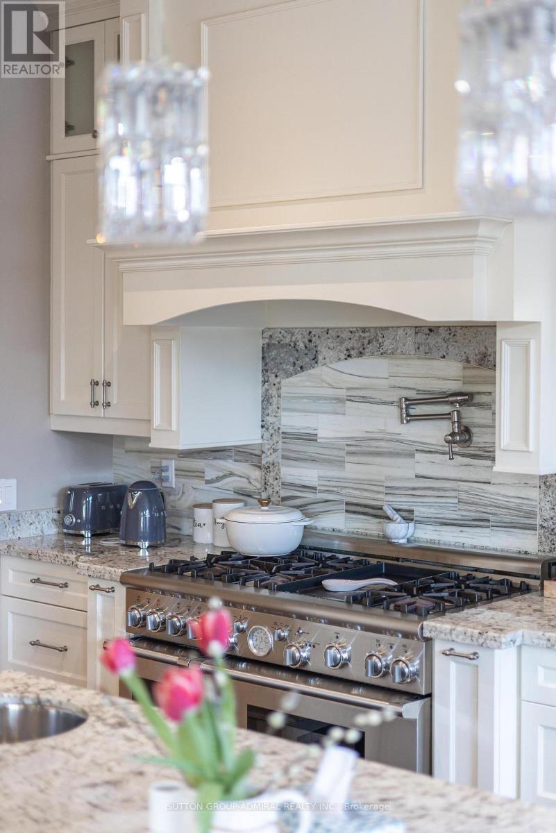 669 Bedford Park Avenue, Toronto, ON - Indoor Photo Showing Kitchen
