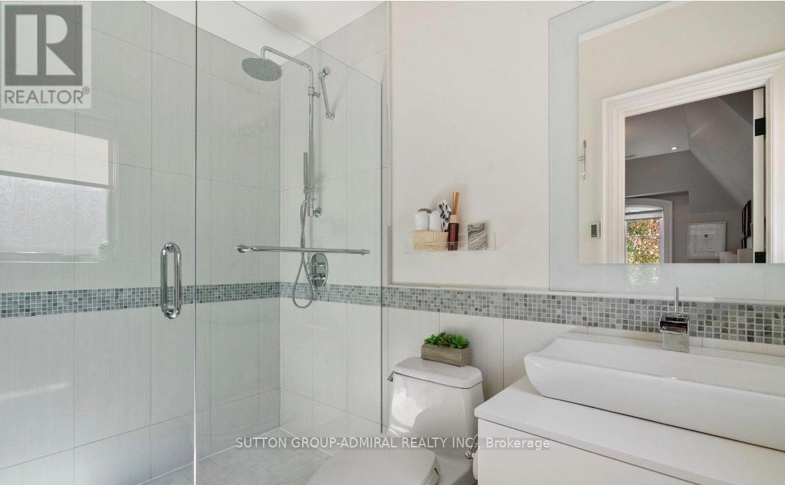 669 Bedford Park Avenue, Toronto, ON - Indoor Photo Showing Bathroom