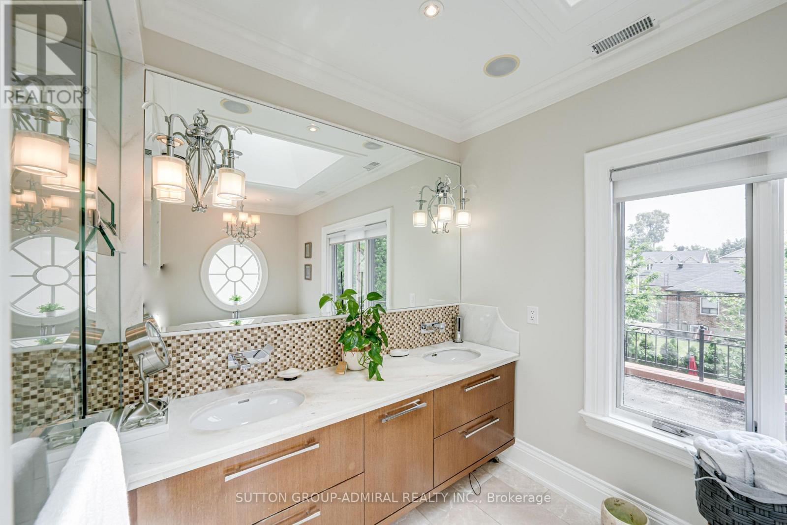 669 Bedford Park Avenue, Toronto, ON - Indoor Photo Showing Bathroom