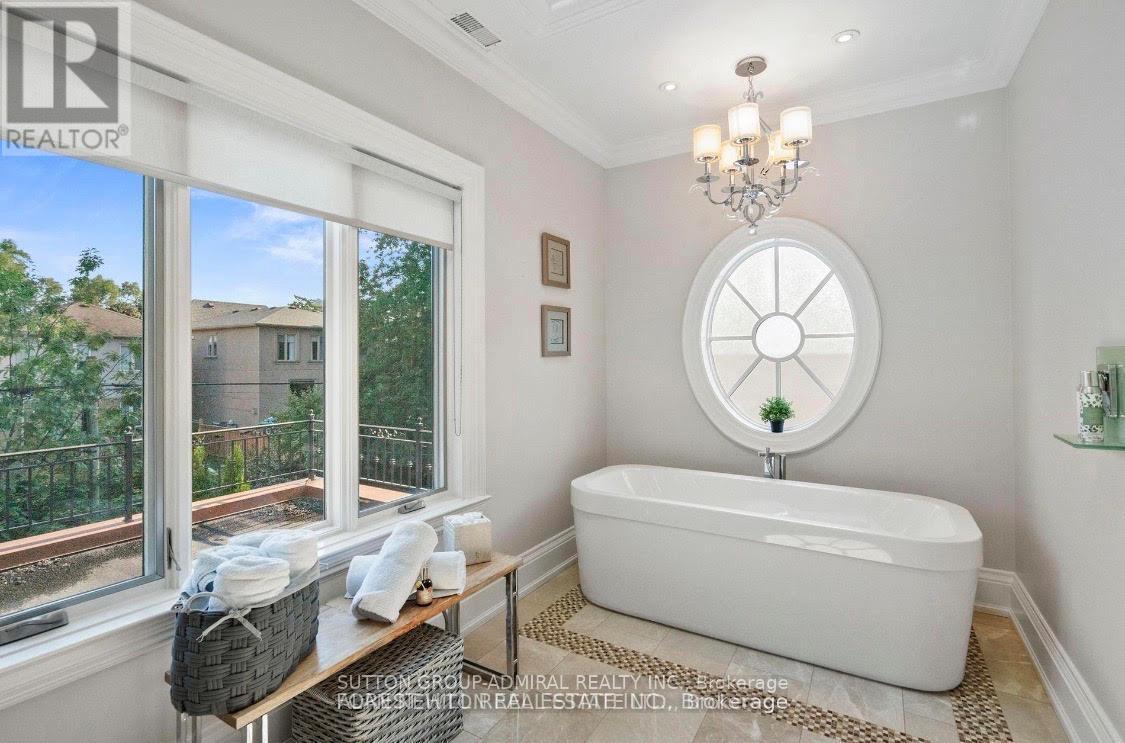 669 Bedford Park Avenue, Toronto, ON - Indoor Photo Showing Bathroom