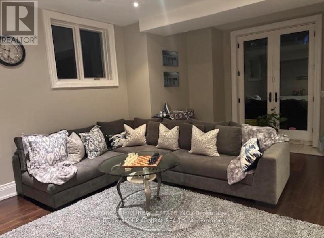 669 Bedford Park Avenue, Toronto, ON - Indoor Photo Showing Living Room