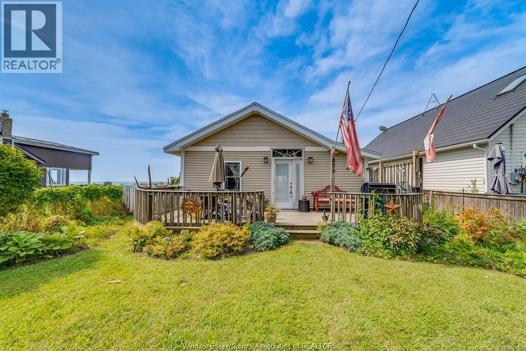 499 Lakeside Drive, Harrow, ON - Outdoor With Deck Patio Veranda