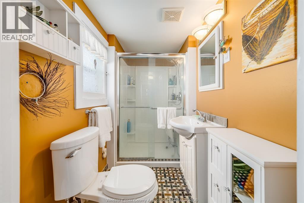 499 Lakeside Drive, Harrow, ON - Indoor Photo Showing Bathroom