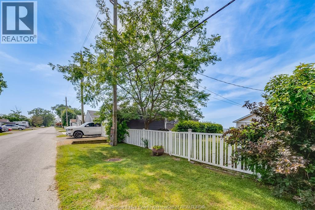499 Lakeside Drive, Harrow, ON - Outdoor