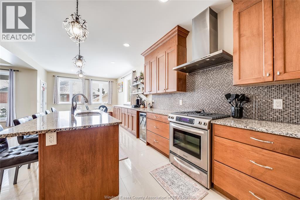 12337 Candlewood Drive, Tecumseh, ON - Indoor Photo Showing Kitchen With Upgraded Kitchen