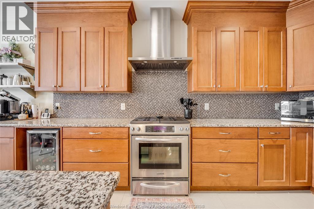 12337 Candlewood Drive, Tecumseh, ON - Indoor Photo Showing Kitchen