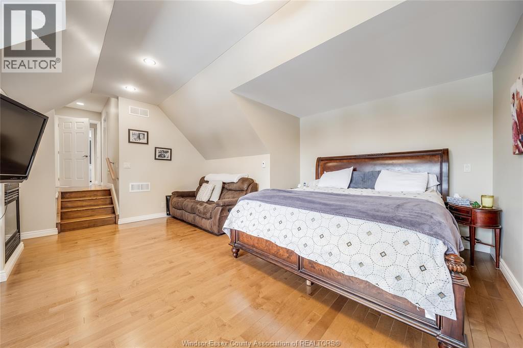 12337 Candlewood Drive, Tecumseh, ON - Indoor Photo Showing Bedroom