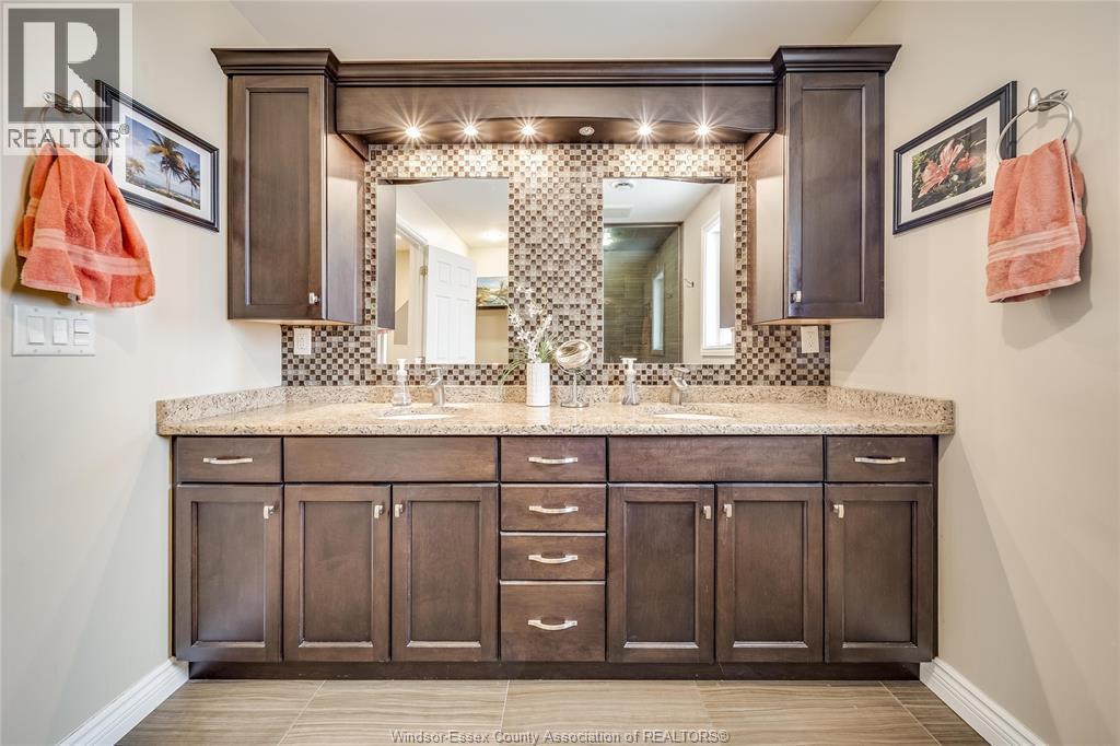 12337 Candlewood Drive, Tecumseh, ON - Indoor Photo Showing Bathroom