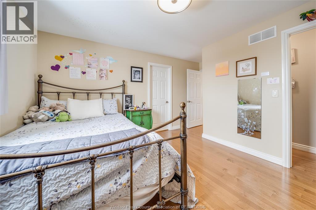 12337 Candlewood Drive, Tecumseh, ON - Indoor Photo Showing Bedroom