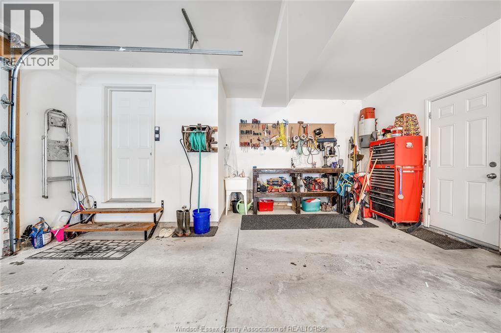 12337 Candlewood Drive, Tecumseh, ON - Indoor Photo Showing Garage