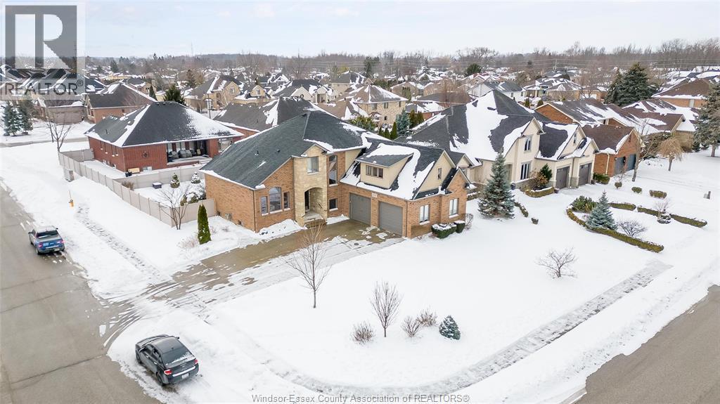 12337 Candlewood Drive, Tecumseh, ON - Outdoor