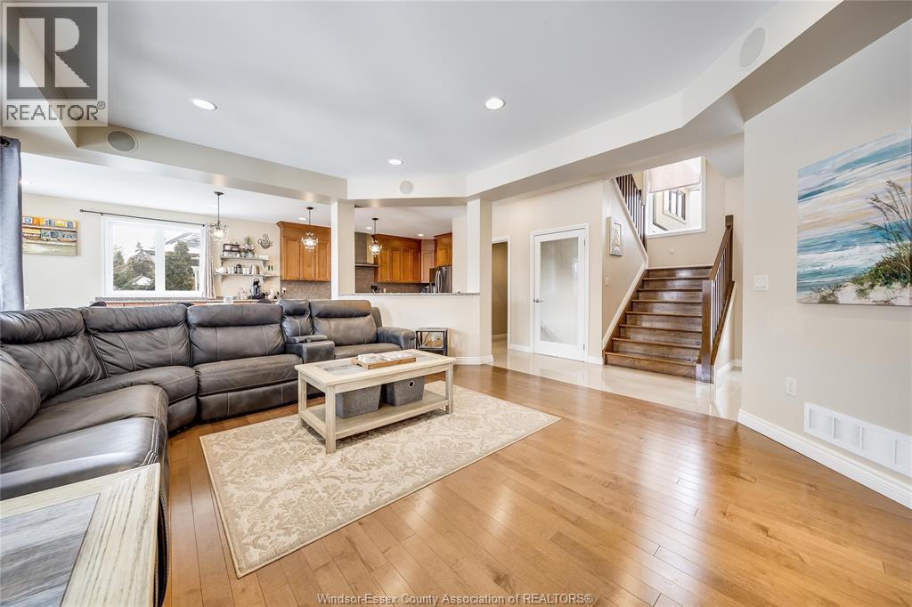 12337 Candlewood Drive, Tecumseh, ON - Indoor Photo Showing Living Room