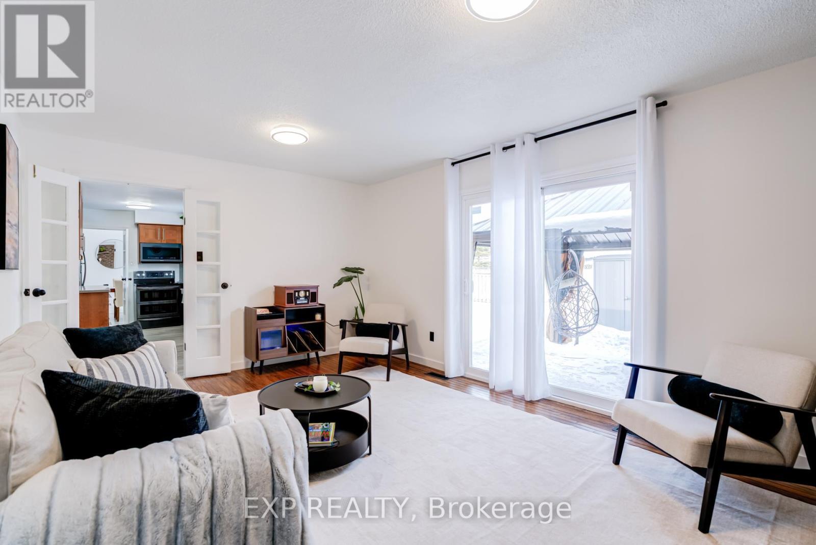 104 Stuart Street, Whitchurch-Stouffville, ON - Indoor Photo Showing Other Room