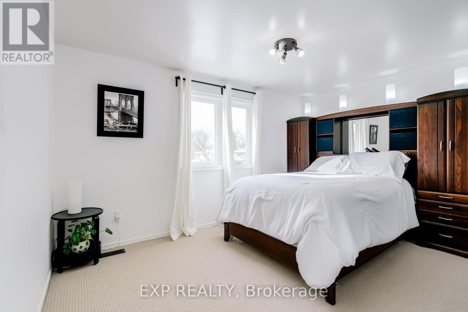 104 Stuart Street, Whitchurch-Stouffville, ON - Indoor Photo Showing Bedroom