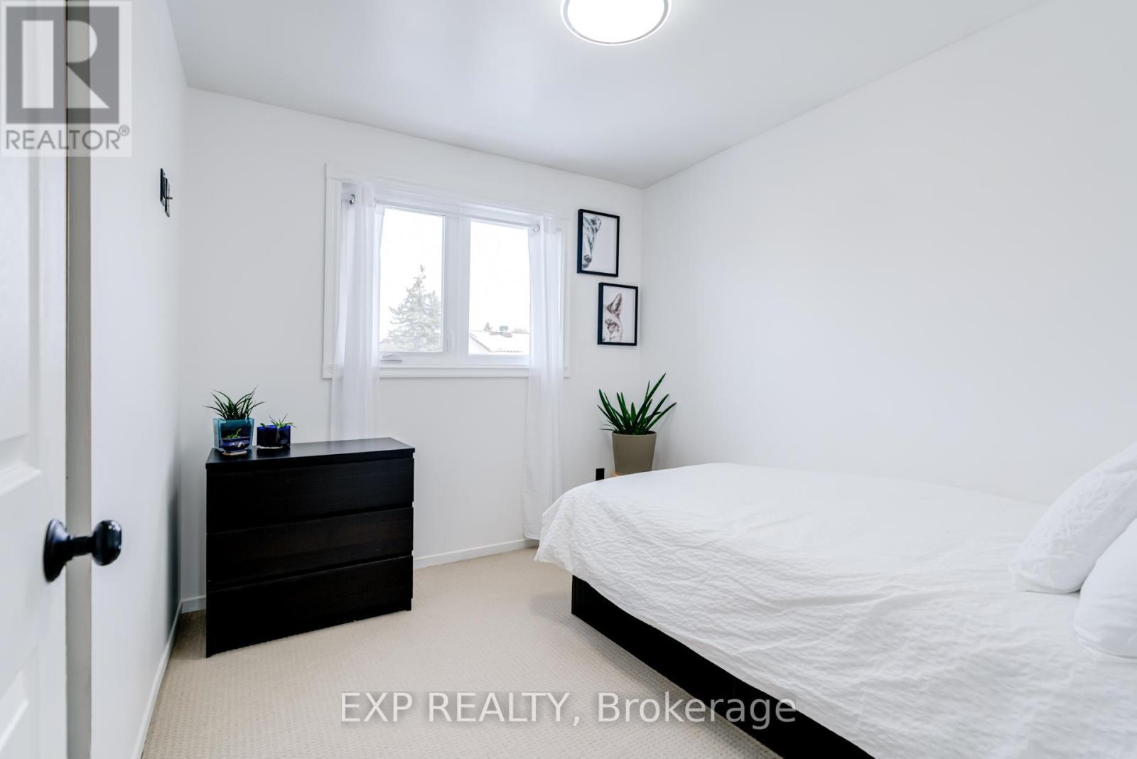 104 Stuart Street, Whitchurch-Stouffville, ON - Indoor Photo Showing Bedroom