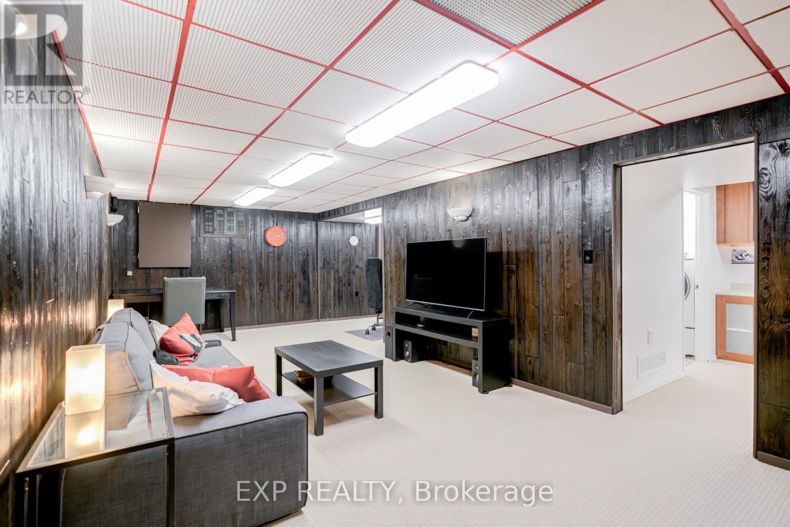 104 Stuart Street, Whitchurch-Stouffville, ON - Indoor