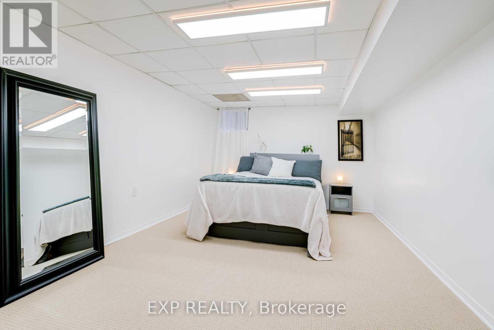 104 Stuart Street, Whitchurch-Stouffville, ON - Indoor Photo Showing Bedroom