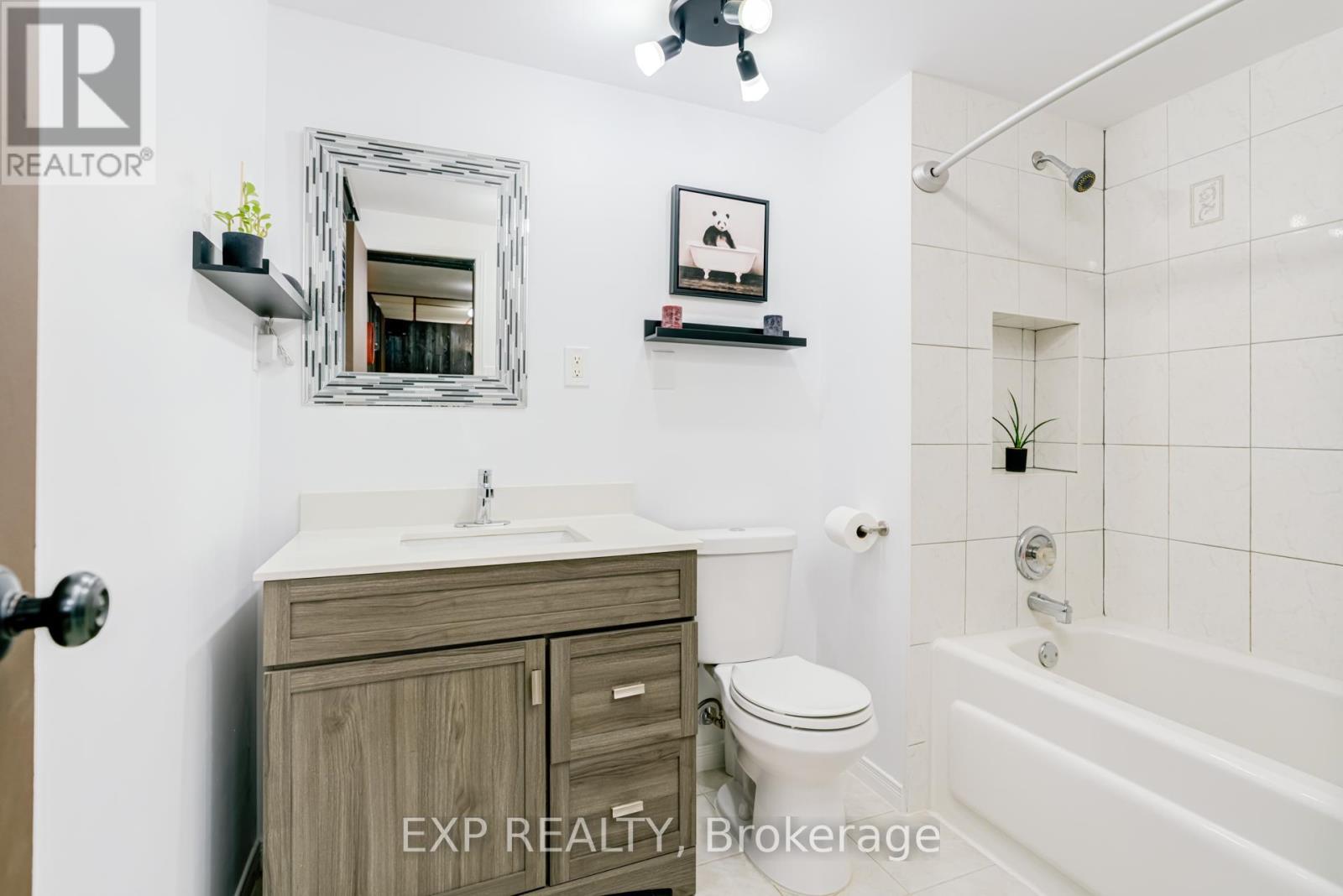 104 Stuart Street, Whitchurch-Stouffville, ON - Indoor Photo Showing Bathroom