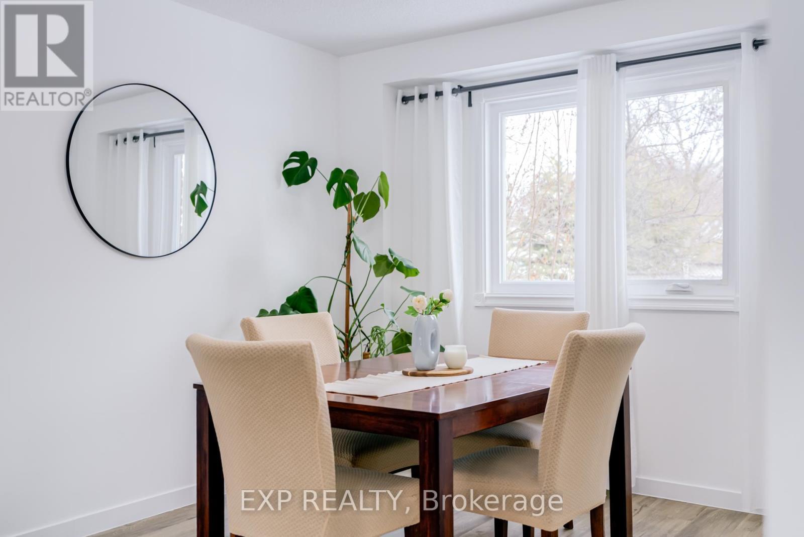 104 Stuart Street, Whitchurch-Stouffville, ON - Indoor Photo Showing Dining Room
